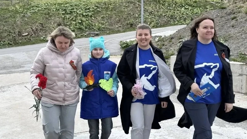 «Сад Памяти» и тепло для детей войны: как активисты Единой России на Шикотане встретили 9 мая