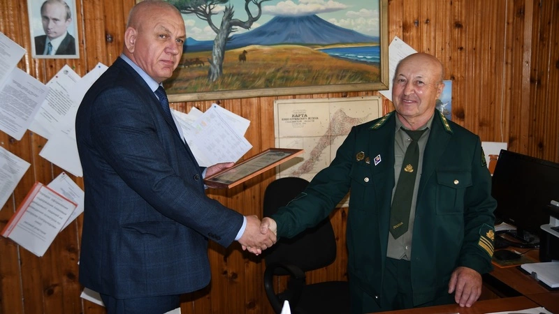 Двоим курильчанам впервые присвоено звание почетных граждан МО «Южно-Курильский городской округ»