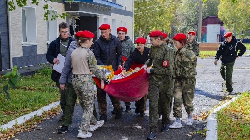 Команды школьников Сахалина сразились в военно-патриотических дисциплинах "В объективе победители"