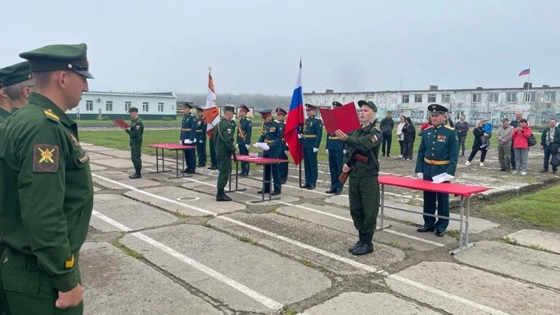 На Кунашире призывники приняли присягу