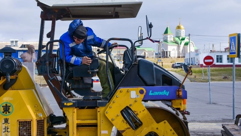 В Южно-Курильском районе начался ремонт дорог