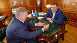 Губернатор Валерий Валерий Лимаренко провел встречу с депутатом Георгием Карловым