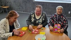 Красный тюльпан памяти: мастер-класс для старшего поколения в честь Дня воинов-интернационалистов»