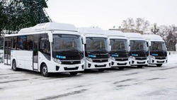Пять районов Сахалинской области получили 25 современных автобусов
