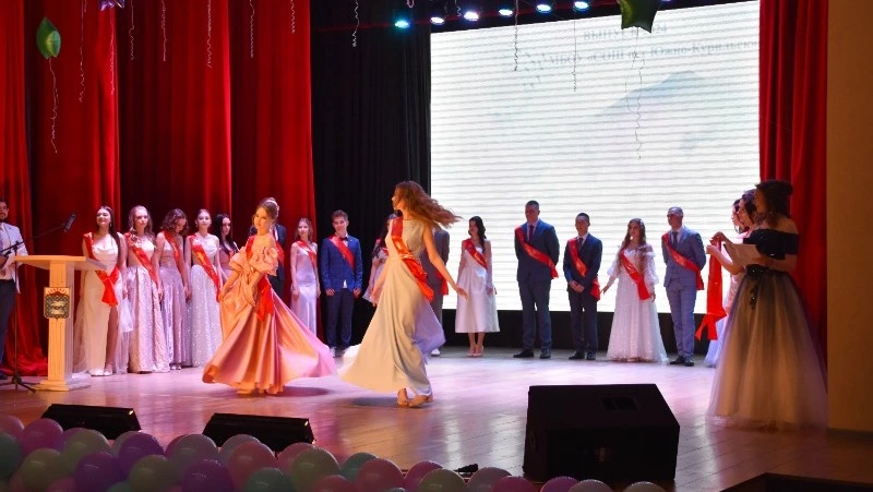 Выпускные вечера прошли на Кунашире