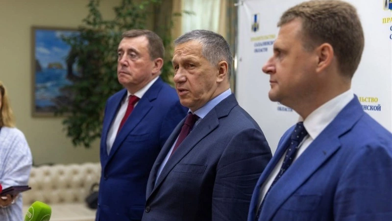 Полпред ДФО Юрий Трутнев прибыл в Сахалинскую область