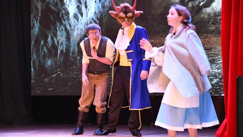 В Южно-Курильске показали "Красавицу и чудовище"