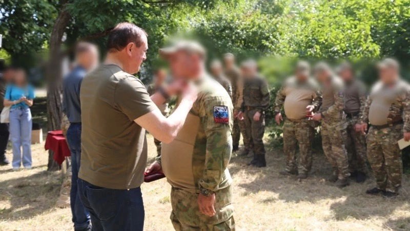 Губернатор Сахалинской области наградил военнослужащих в ДНР