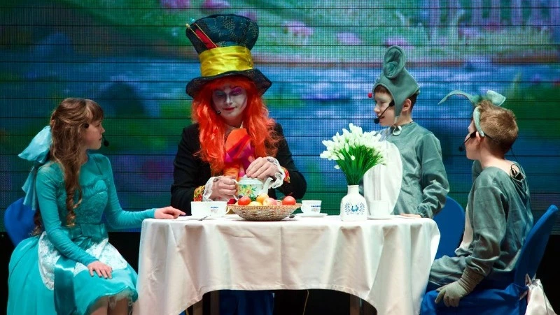 Районный Дом культуры стал порталом в Страну Чудес