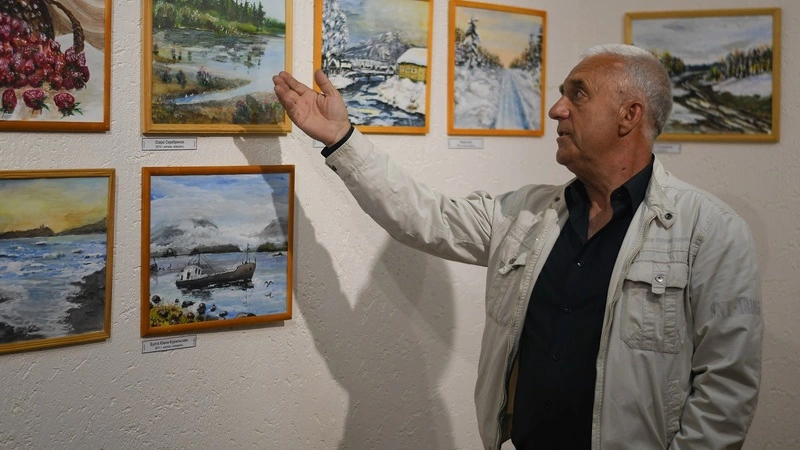 В Южно-Курильском музее открылась выставка картин Сергея Лужецкого