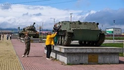 В Южно-Курильске продолжают благоустраивать парк Победы