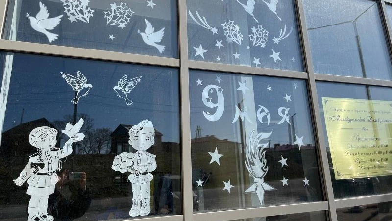 Жители Кунашира и Шикотана подключились к акции «Окна Победы»