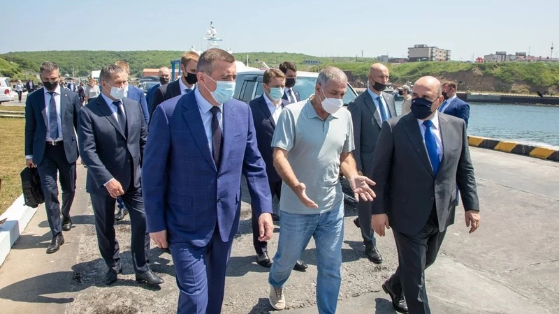 Михаил Мишустин заявил, что кабинет министров продолжит внимательно отслеживать ситуацию с ценами на продукты и услуги. Его слова приводит пресс-служба правительства.