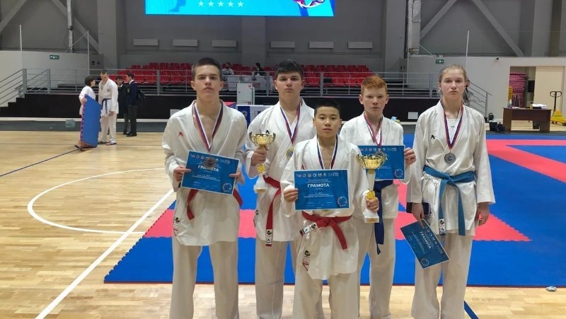 Курильские каратисты везут домой 10 медалей с региональных соревнований