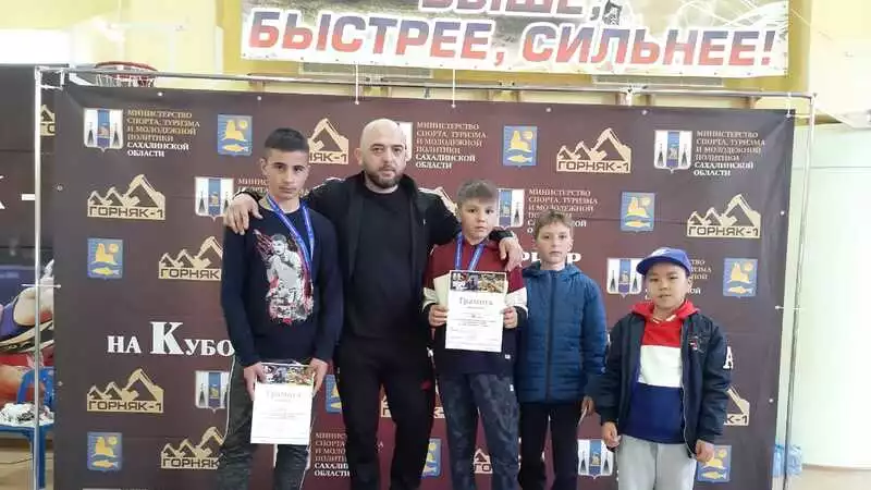 Юные южнокурильчане достойно выступили на областных соревнованиях по борьбе