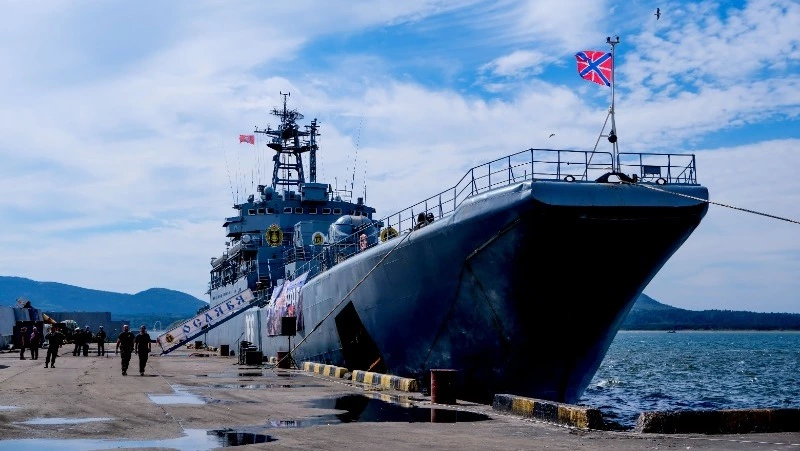 Курильская земля встретила боевые корабли ТОФ