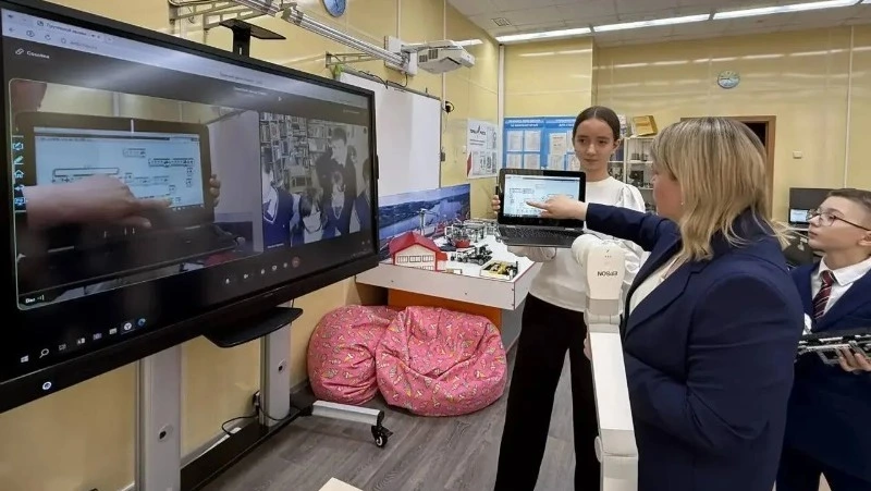 От Кунашира до Шахтерска: телемост дружбы объединил юных робототехников