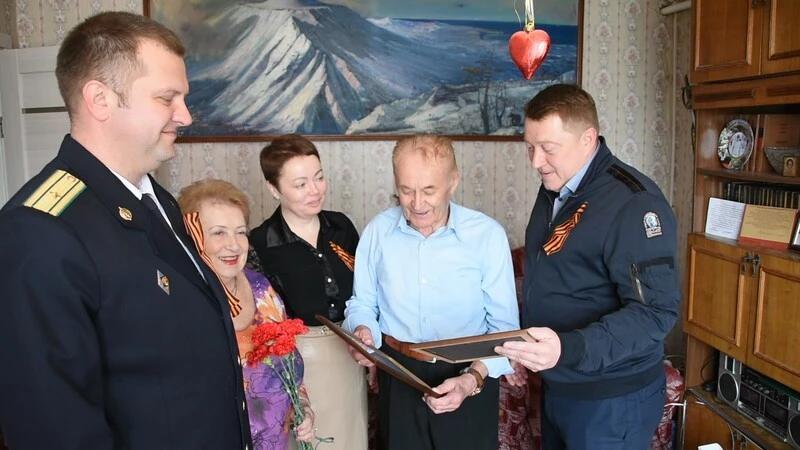 В преддверии Дня Победы поздравили наших дорогих ветеранов!