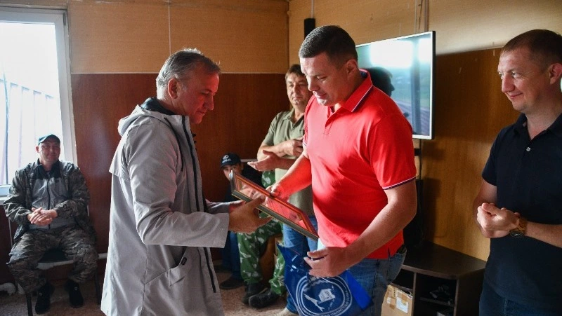 Вручили благодарственное письмо Сахалинской областной думы