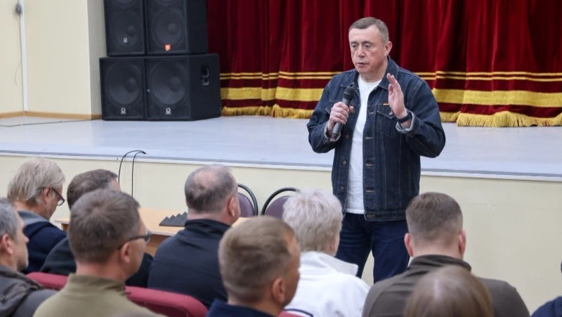 Валерий Лимаренко провел встречу с жителями Северо-Курильского района