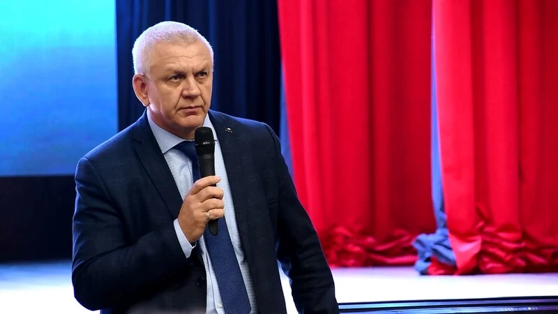 Вячеслав Власенко встретился с жителями Южно-Курильска