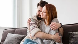 Международный день объятий 2025: когда отмечают, традиции праздника