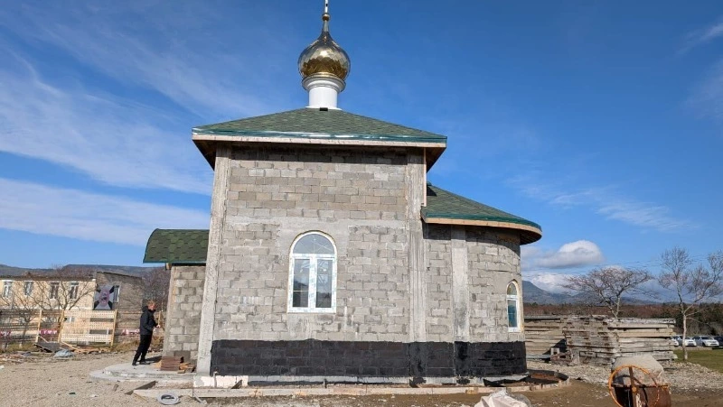 В Лагунном продолжается возведение храма