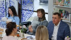 Валерий Лимаренко встретился с участницами программы «Счастливое материнство»