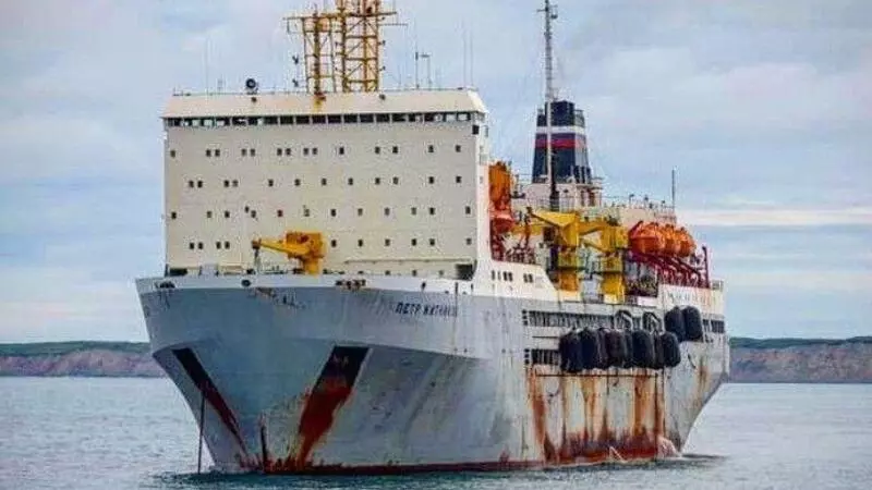 Моряки с плавбазы "Петр Житников" доставлены на южные Курилы