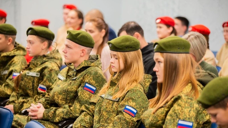 Тысячи юных сахалинцев приняли участие в мероприятиях ко Дню Героев Отечества