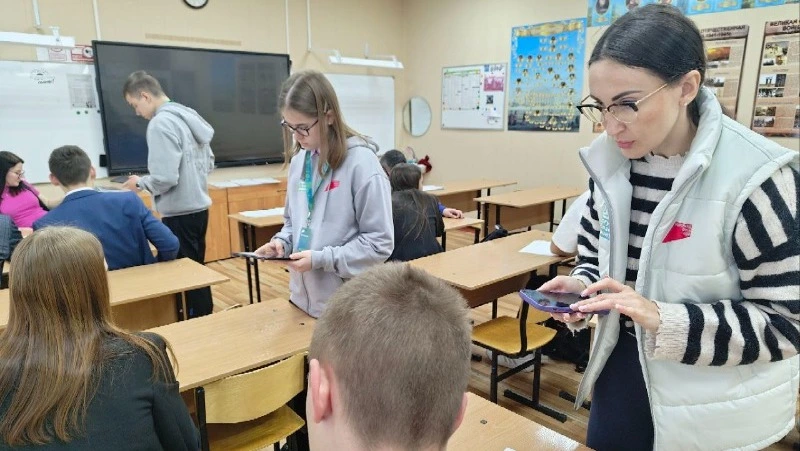 Волонтеры ФКГС помогают трудовым коллективам отдать голос за объекты благоустройства