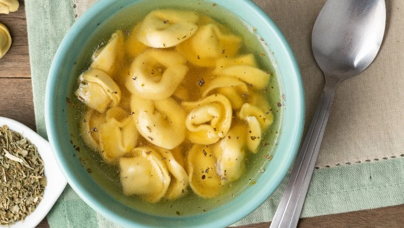 Суп «Похмельный» на новогодние праздники: быстро приводит в чувства