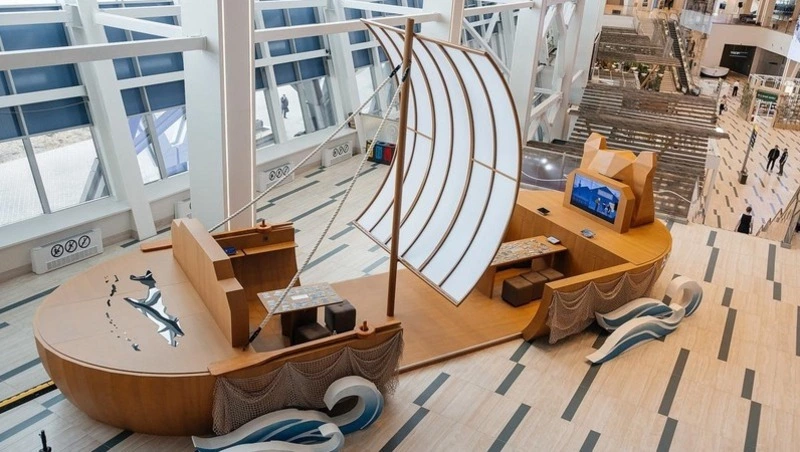 Выставка «Связь времен: время первых» открылась в аэровокзале Южно-Сахалинска