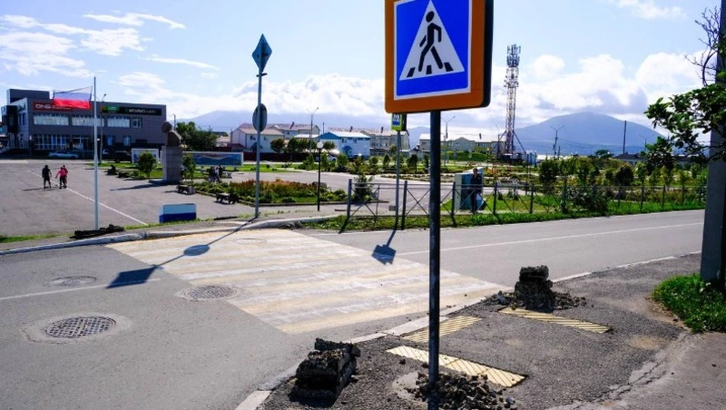 На о. Кунашир продолжаются работы по повышению доступности городской среды
