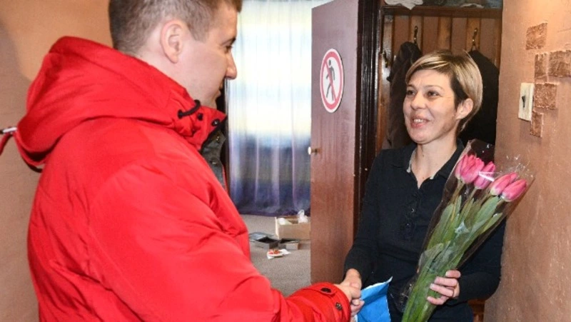 Матерей и жен сахалинских бойцов поздравляют с 8 Марта