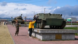 В Южно-Курильске продолжают благоустраивать парк Победы