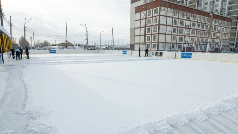 К заливке катков приступили в Южно-Сахалинске