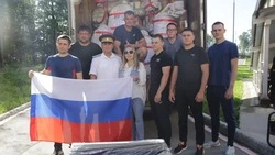 Жители Сахалина передали около 700 личных посылок участникам СВО в День государственного флага РФ