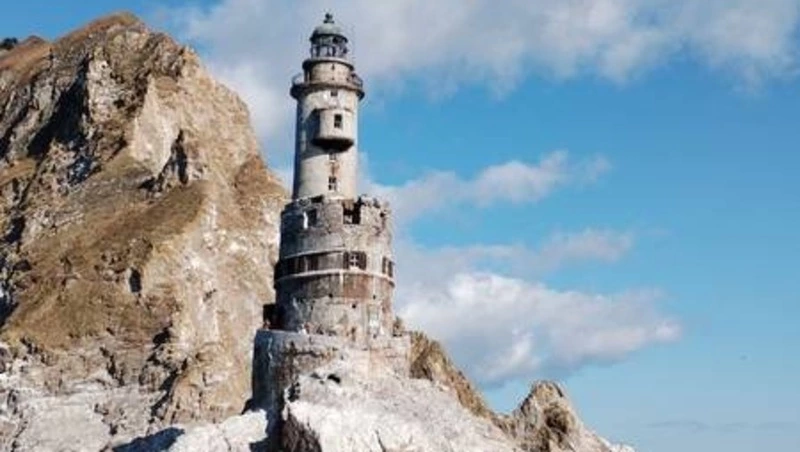 Маяк Анива отремонтируют до конца этого года