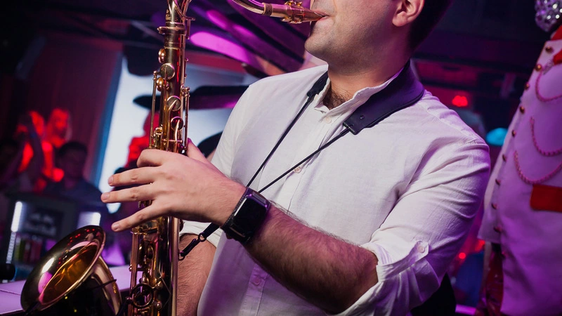 Теперь в Южно-Курильске можно обучиться игре на саксофоне