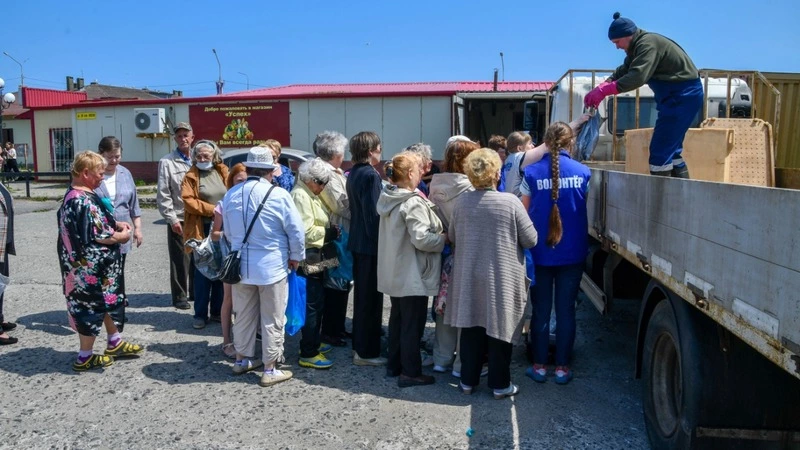 «Детям войны» - южнокурильчанам раздали по два хвоста горбуши