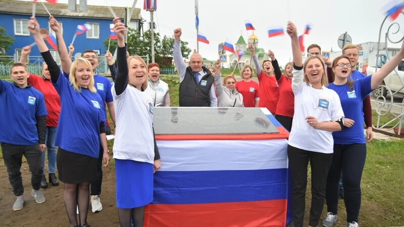 На Южных Курилах установили памятный знак с текстом  новой поправки в Конституцию РФ