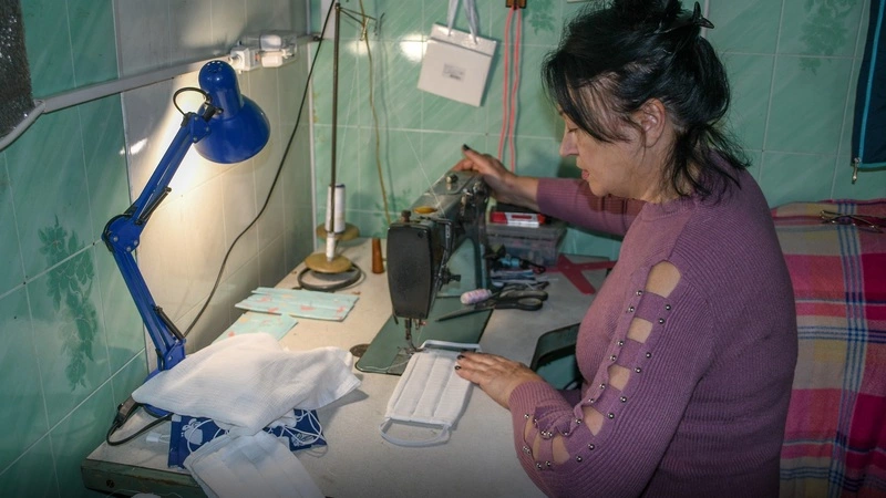 Южно-курильские волонтеры шьют маски