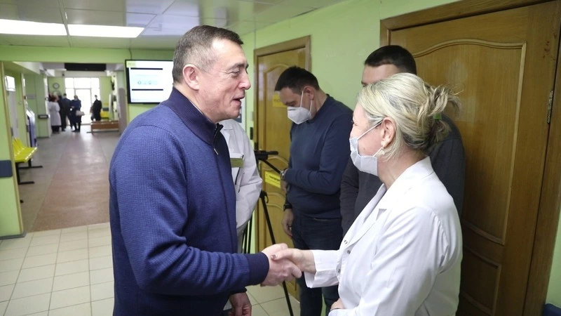 Валерий Лимаренко дал старт вакцинации от коронавируса в Сахалинской области