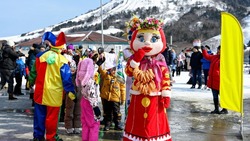 Дружно проводили Зиму