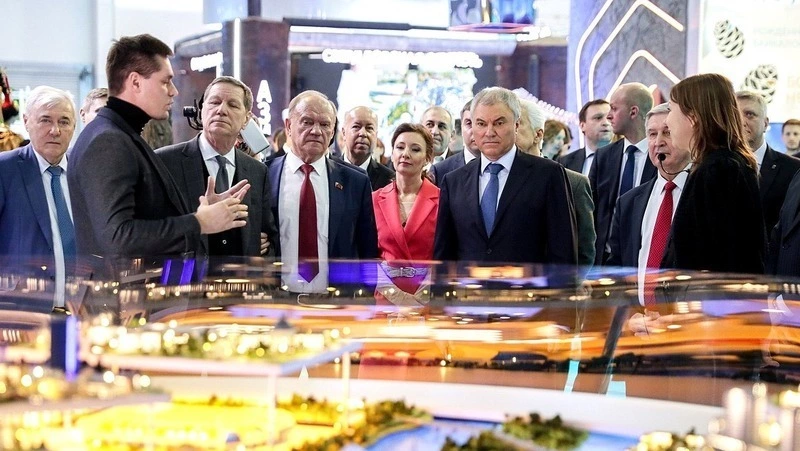 Депутаты Госдумы оценили стенд Сахалинской области на выставке-форуме «Россия»