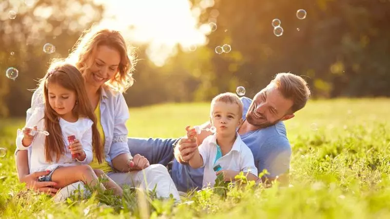 Продолжается реализация Указа о выплатах на школьников