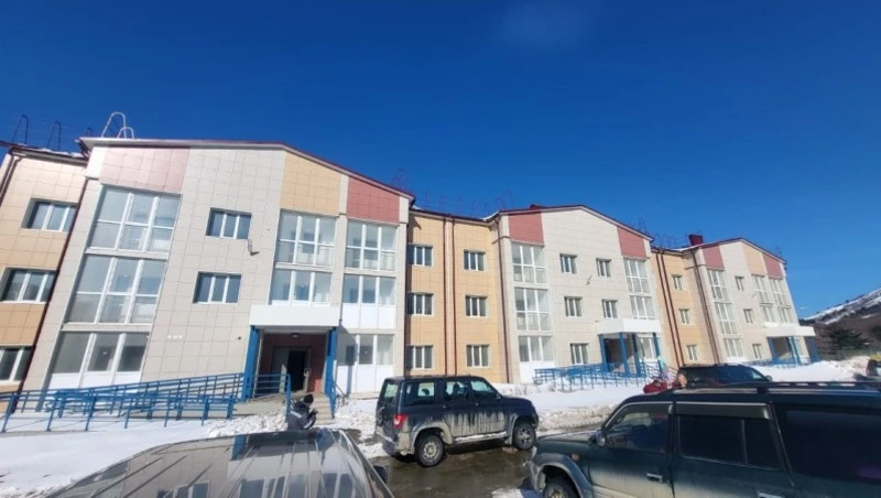 На Шикотане 28 семей переехали из аварийного жилья в новостройку