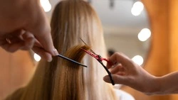 Лунный календарь стрижек на июль 2024: благоприятные дни для похода к мастеру