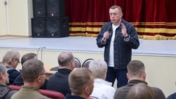 Валерий Лимаренко провел встречу с жителями Северо-Курильского района